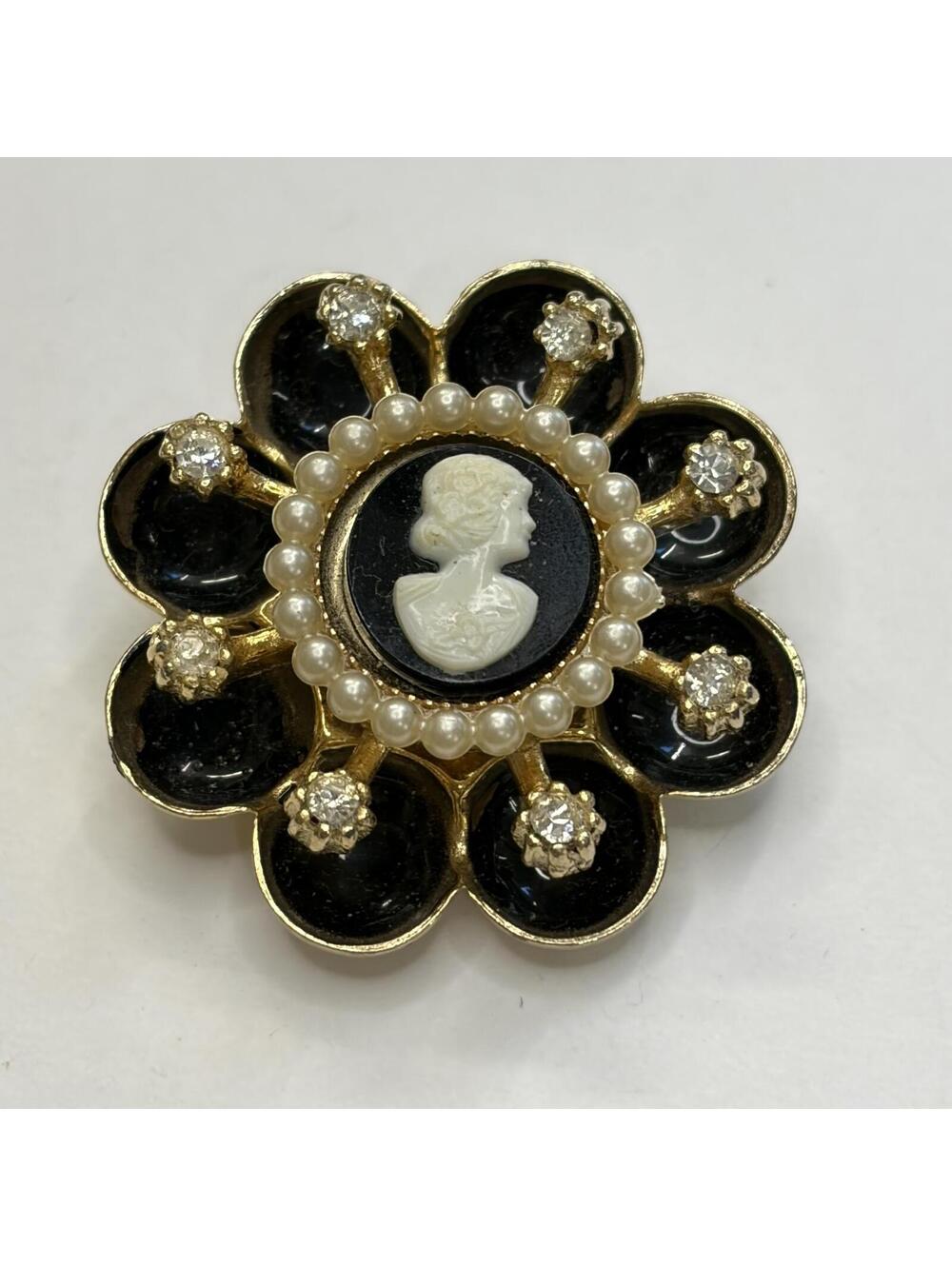 Coro cameo flower brooch vintage 60s